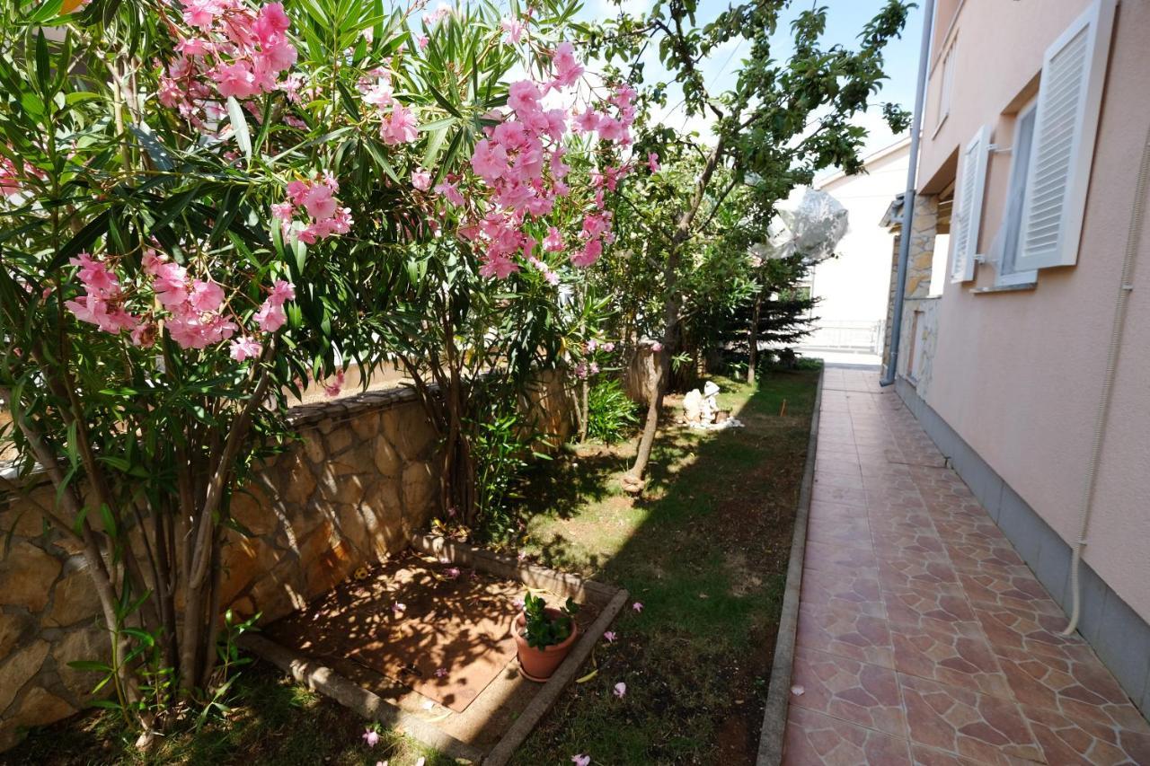 Apartments Coral, Klimno, Island Krk Extérieur photo