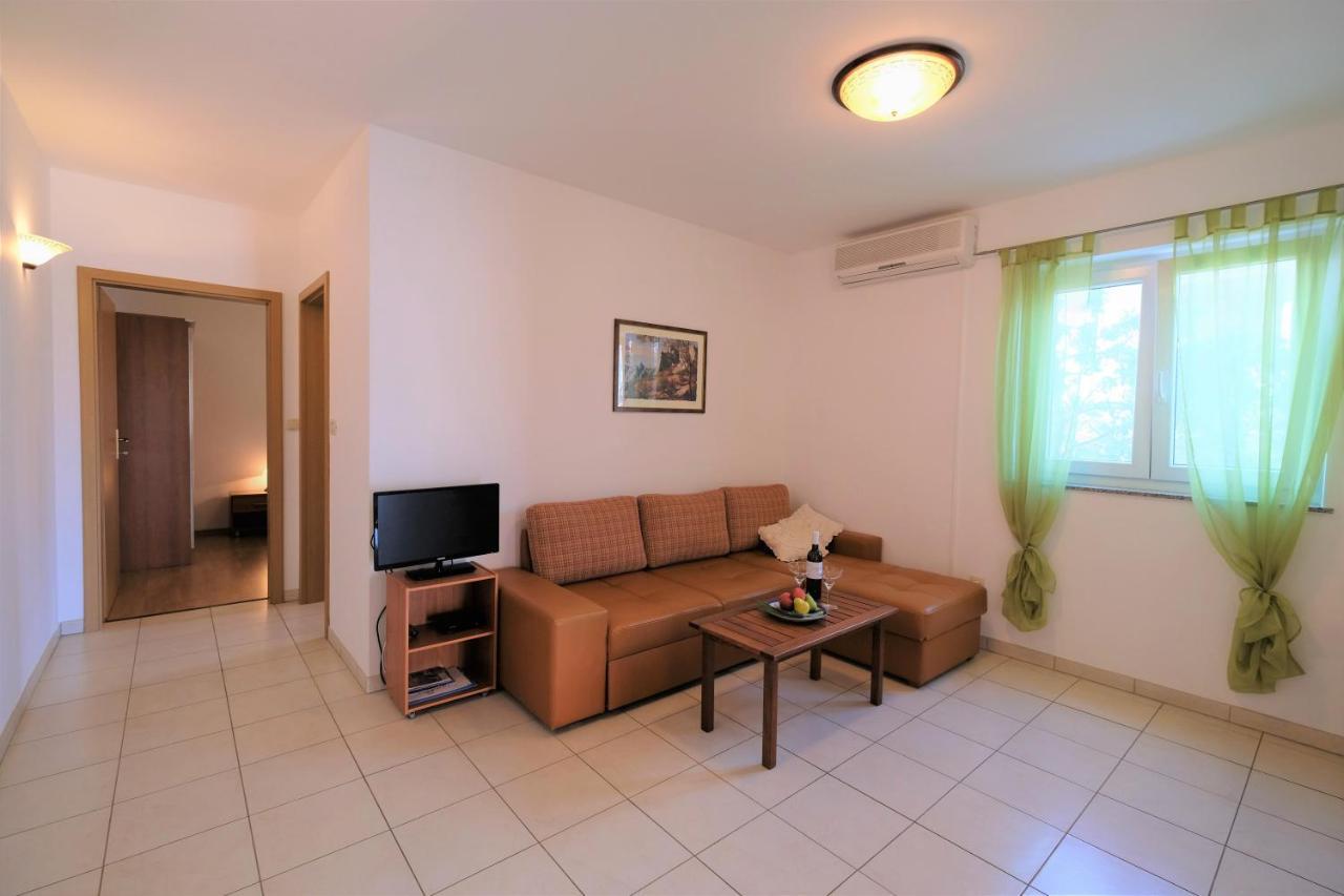 Apartments Coral, Klimno, Island Krk Extérieur photo