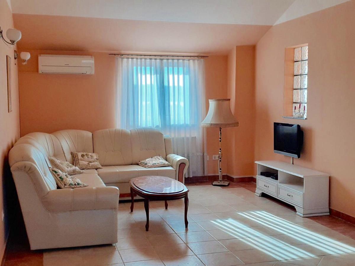 Apartments Coral, Klimno, Island Krk Extérieur photo