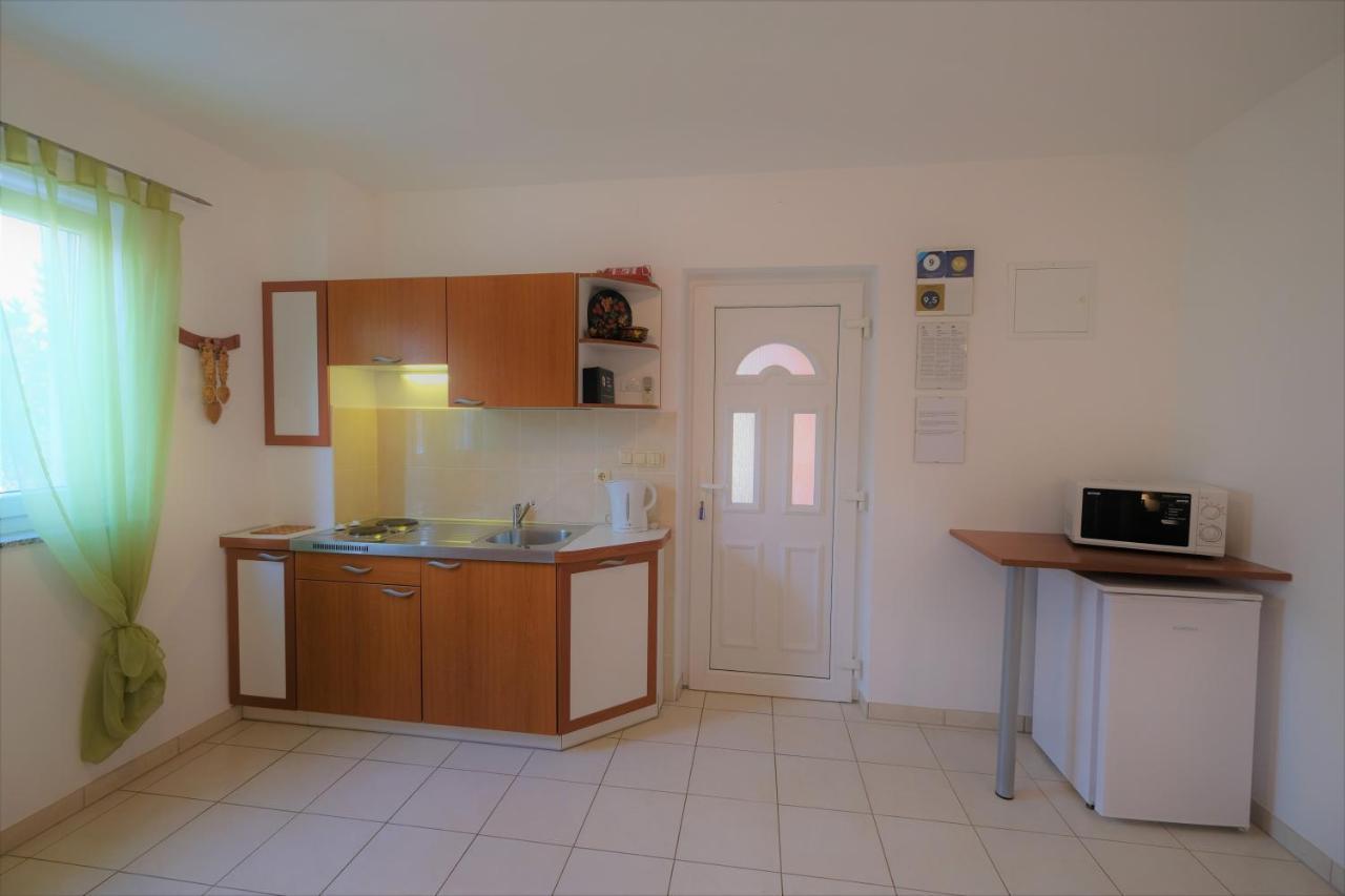 Apartments Coral, Klimno, Island Krk Extérieur photo