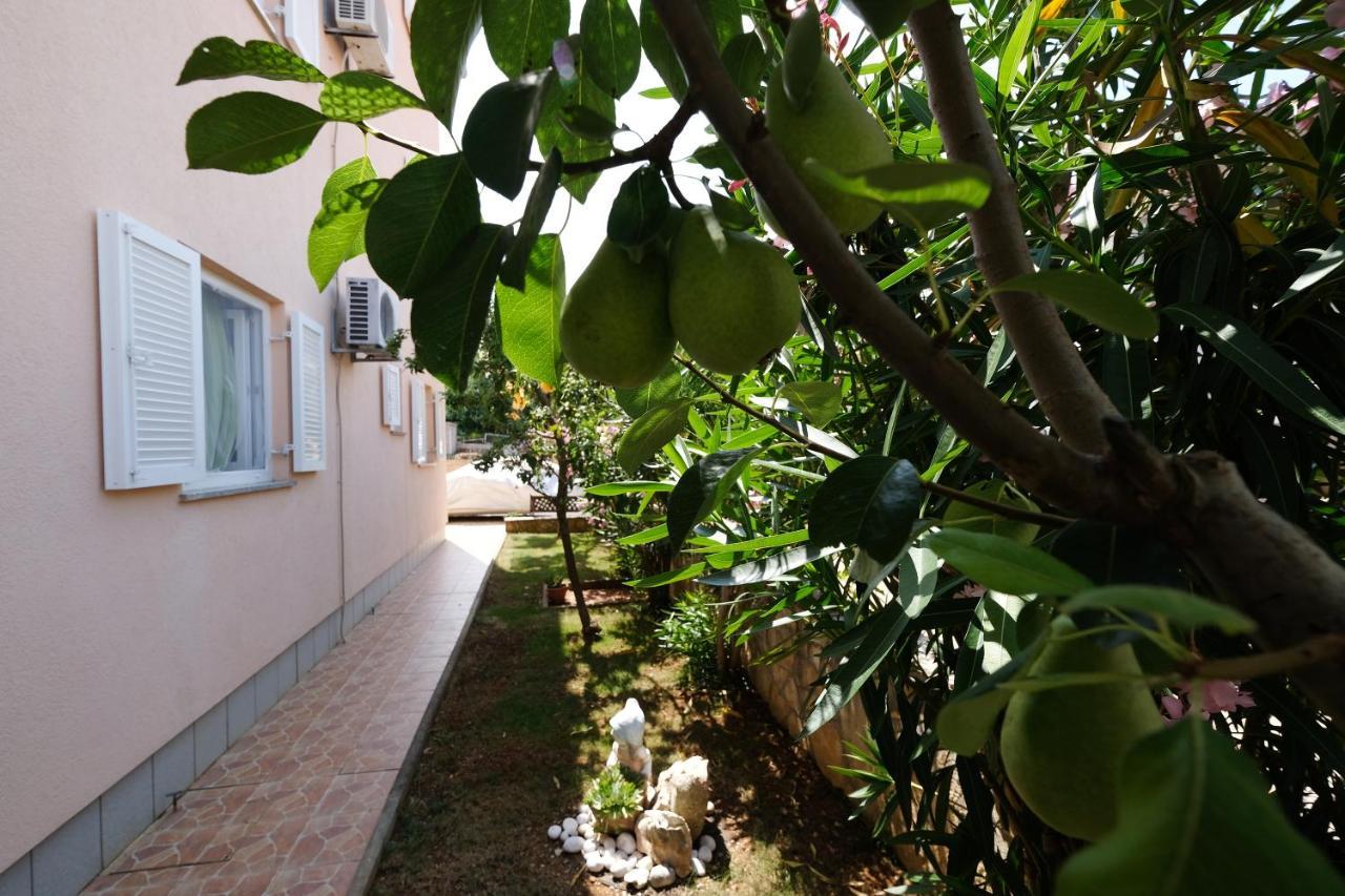 Apartments Coral, Klimno, Island Krk Extérieur photo